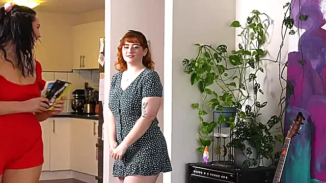 Paroase Amatoare, Pizde Paroase Futute In Cur, Tate Mari Lesbience, Sani Mari Naturali, Pizda Mare
