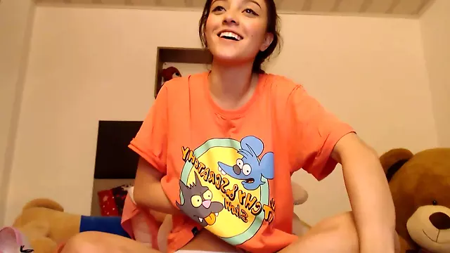 Colombian Nerd And Otaku Girl Has A Spectacular Little Body