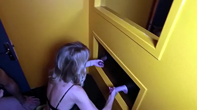 Femme Mature Blonde Sodomie, Blondes Anal Stockings, Anal Jartelles, Trio Anal Pour Une Milf