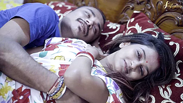 Bibi celebrates all night long suhagrat with her husband's friend