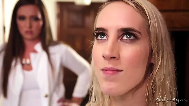 Cunnilingus Et Doigt, Lesbienne Lechage, Lesbiennes Se Doigte Doigté Une Ado, Jeune Et Vieille Lesbienne