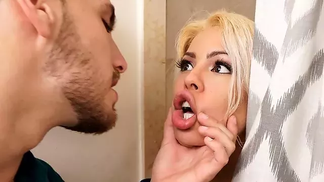 Ayaqlar, Xalaska Iri Doslu, Milf Sarışın, Minet, Colde, Döş Arası, İnterracial Anal, Missyonery
