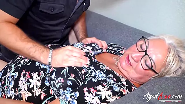 Tette Grandi Babe, Tettone, Mega Sesso, Belle Tettone Grandi Mammelle, Come Tu Mi Vuoi, Video Godere Con Massa