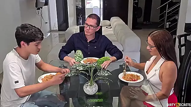 Amatori Anal, Amatori, Fucking Stepmom's Ass, Bruneta Tanara, Facute Acasa, Adolescenti Afara