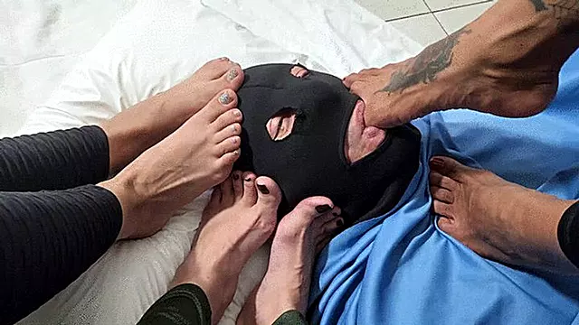 Foot Domina, Dominatie Si Umilinta, Sclav Lins Picioare, Sclavii Pentru Picioare, Supt Din Picioare