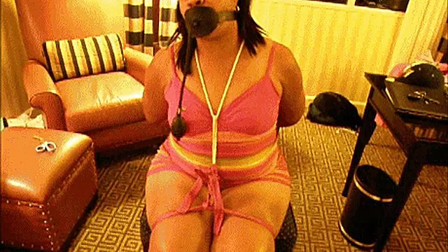 Bundet, Ebbony Tied Up, Bondage Kneblet, Svinebundet, Bondage Reb, Kneblet Bundet, Sort Bundet