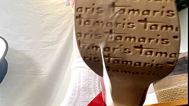 Hæle I Pik, High Heels Trampeling, Sokker Trampling