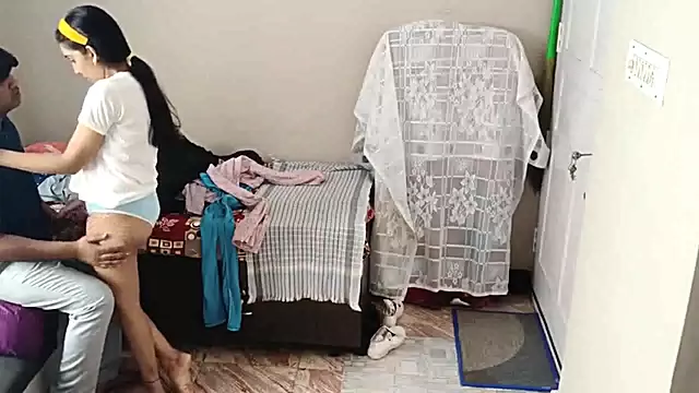 Ultra-cute Indian Mal Displays her Bumpers and Screwing