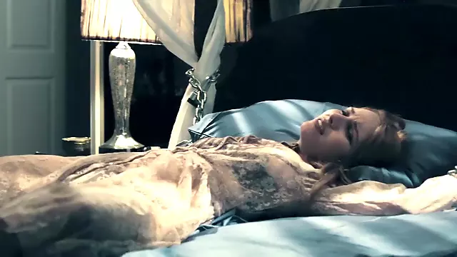 Alexia Landeau, Roxane Mesquida & Josephine de La Baume - Kiss of the Damned (2012)