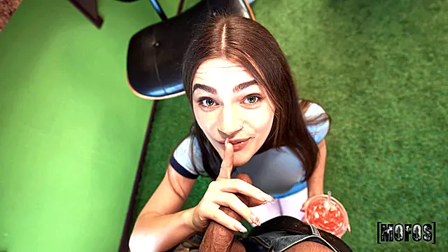 Adolescenti 18, Giovane Culo, Pompino Tettona, Pecorina, Una Bella Pecorina, Pecorina Pov, Sborra Faccia E Tette