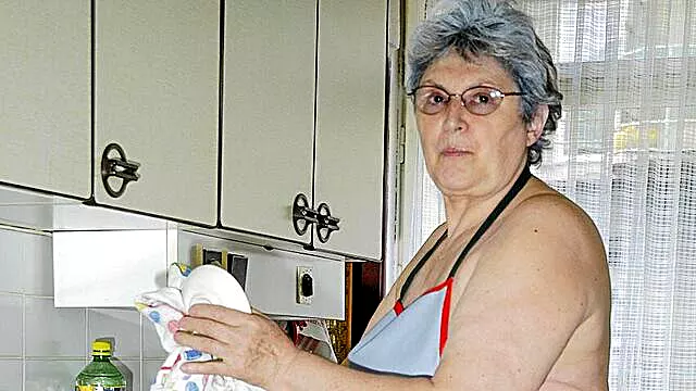 Amateurin Dildo, Amatööri Masturboi, Isot Tissit Masturboi, Hieno Rouva, Sormi Perseeseen