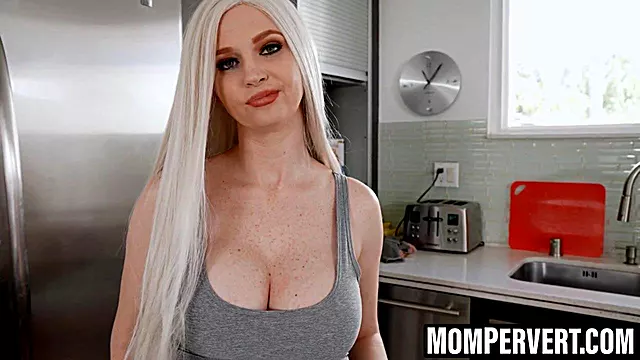Drsná Blondýna, Blond Velká Prsa, Koureni A Vystrik, Macecha, Výstřik Do Vnitř, Milf Matka Hardcore