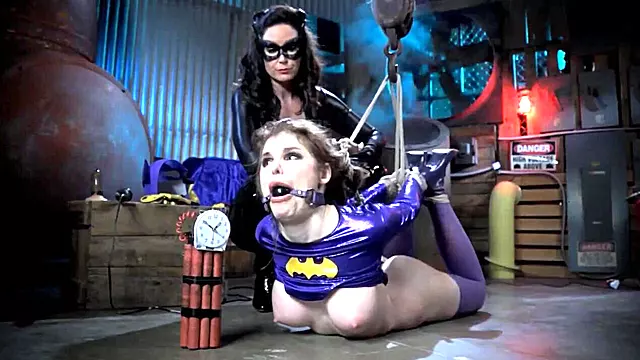 Bdsm Knep, Bdsm Lesbisk, Store Patter Brunetter, Bundet, Bondage Bryster, Brunnetter Lesbian