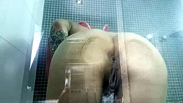 FARTING FOR YOU ON GLASS BOX PART 3 BY QWEEN CAM BY MELISSA RAMOS FULL HD