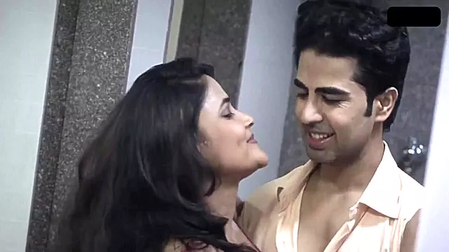 Indian hot MILF in erotic scene