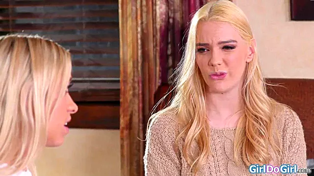 Lesbičky Lízání Zadků, Vyprask Vareckou Na Prdel, Líbání Lesba, Velké Lýbaní, Krásné Lízani Kundy