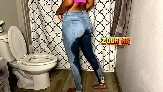 Höschen, Schwarze Frauen, Schwarze Höschen, Schwarze Alt, Toilettenfrau, Nasse Jeans, Toilette Pissen