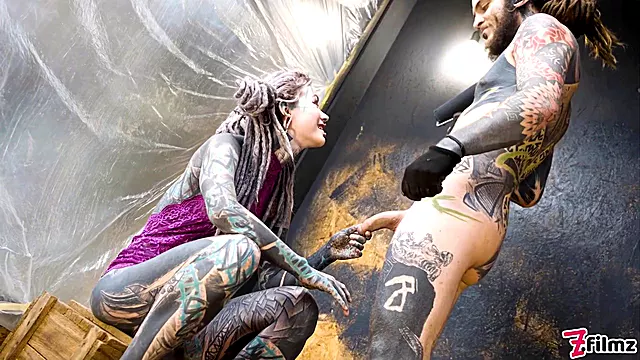 Kleine Titten Anal, Tätowiert Anal, Britisch Kleine Titten, Britisch Tattoo, Handjobdomination