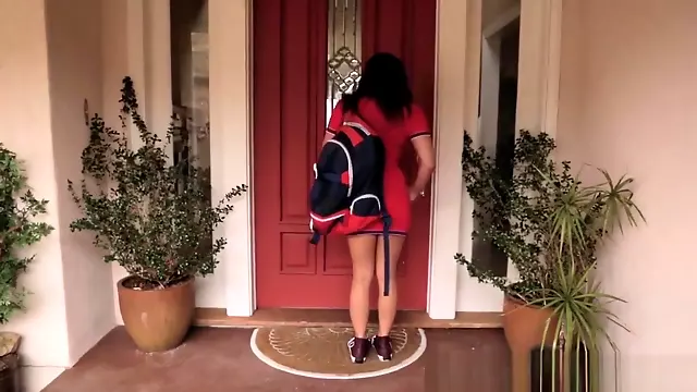 Aupair Fucked In 3some
