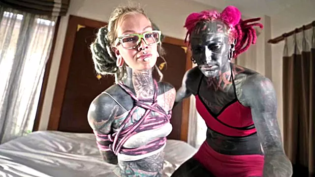 Svazana Blondyna, Blond Malá Prsa, Svázaný Fetish, Lesbičky Bondáž Strapon, Fetis Lesby, Lesbičky Strapon