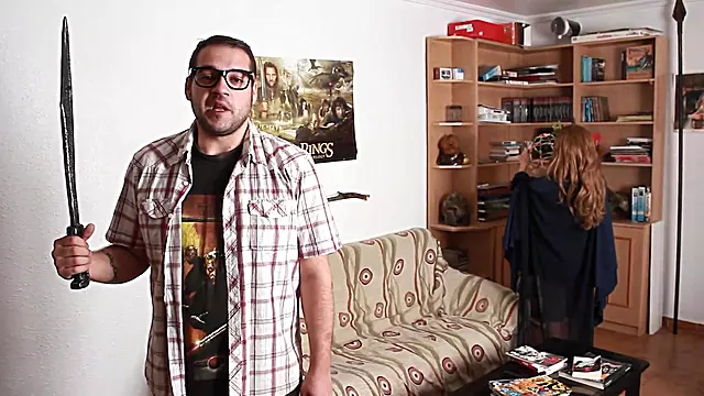 Es la MAGIA DEL PORNO. Cambio radical, de Elfo maloliente a Princesita