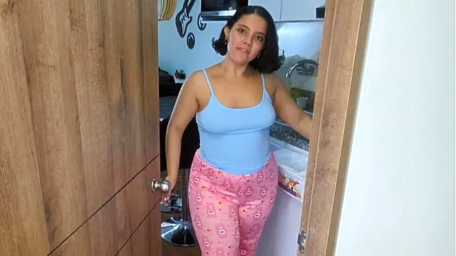 I Seduce A Hotel Worker And Give Him A Delicious Tip For His Help