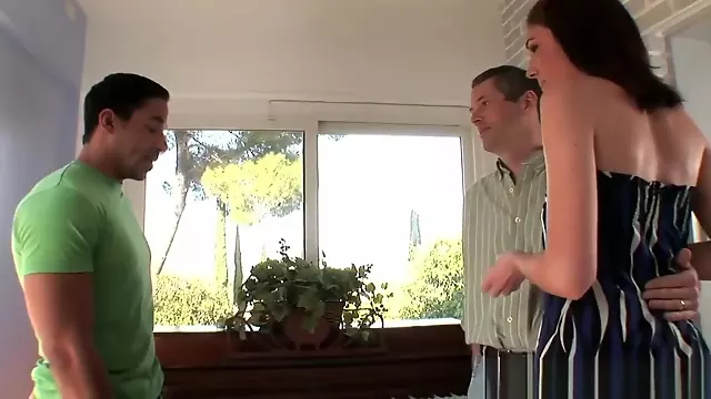 ברונטיות והרדקור, השד הברונטי, קוקהולד, הבעל הקרנן, ליד הבעל, הפתיעו אותו, ציצי קשוחה, ציצים קטנים