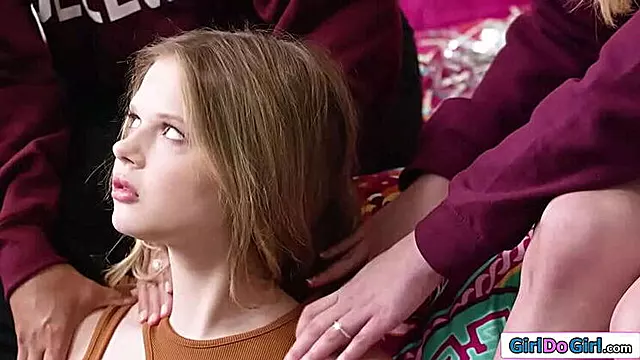 Trojka Lízání, Trojka Blondýnky, Blondýna Starší, Černovláska Kundu, Náctiletá Pražačka, Asiatky Lesbičky