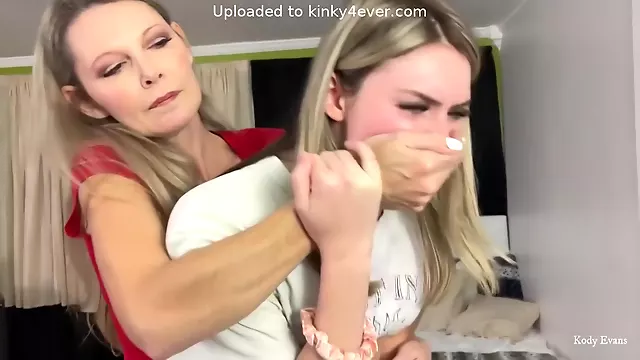 Rollenspiele, Lesben Bdsm, Lesben Bondage, Milf Gefesselt, Socking Femdom, Lesben Socken, Schwestern Milf