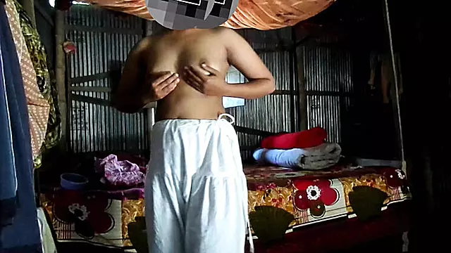 Lồn Non 18 Tuổi, Kẹp Ngực, Moc Cua, Thủ Dâm Trên Webcam, Chơi Nhiều Gái Một Lúc, Mời Bạn Địt Vợ