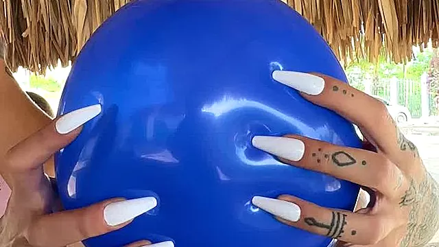 Anna & Mariya Pop Balloons - Real Scared Reactions