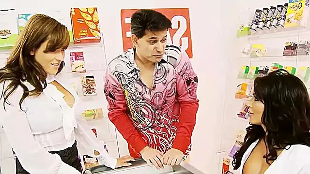 Velke Zadky A Prsa Gangbang, Anal Velka Prsa, Výstřik Na Pradlo, Prsate Cernovlasky, Vystriky
