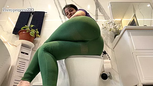 Wet butt, bubble farts