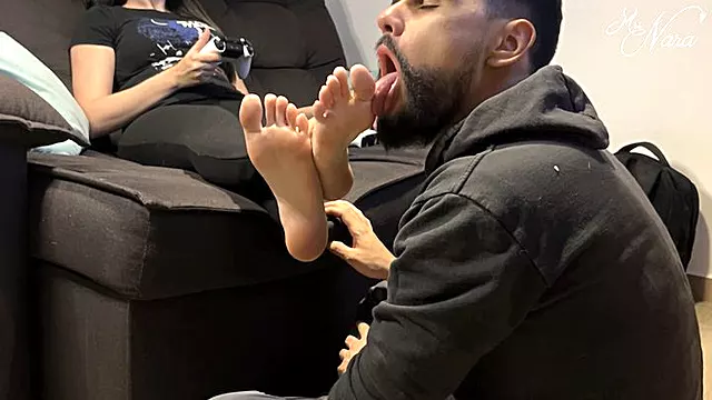 Hex lost the bet and have to deal with Nara`s stinky feet (1080 EN-sub) - Gamer Domination - Foot Domination - Foot Fetish - Foot Humiliation - Foot Worship