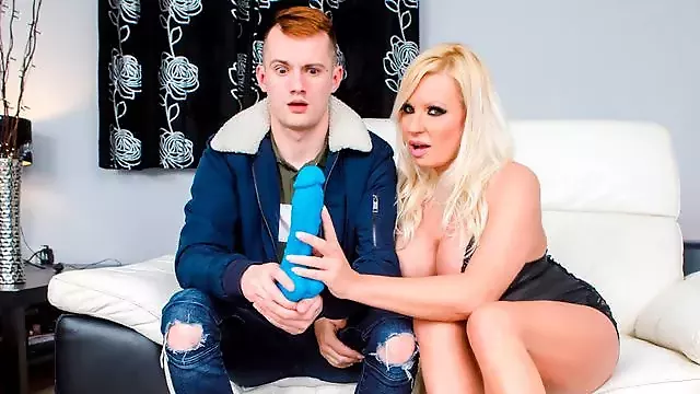 Sarışın, Ayak Sarışın, Masturbasyon, Büyük Göğüs Masturbation, Koca Memeli Milf, Gögüs Arası