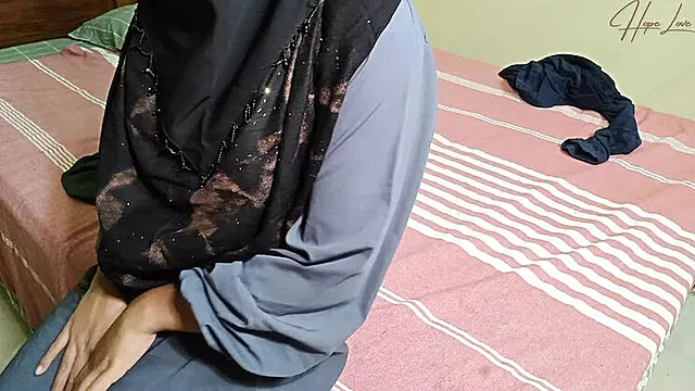Married Hijab MILF Cheats With Big Dick in Missionary Position - Hot Amateur Sex