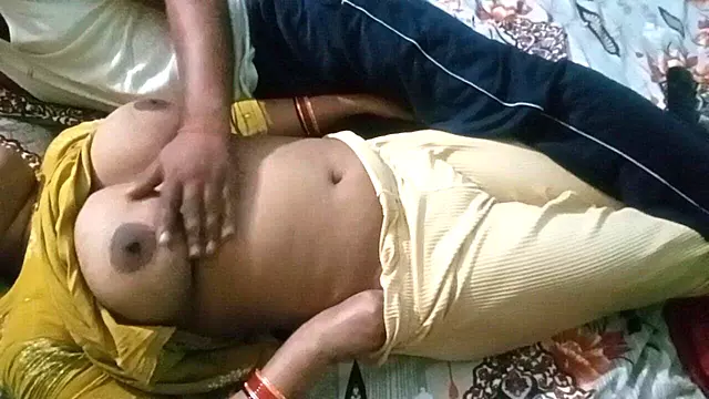 Beautiful Indian Girl Showing Her Boobs and Pussy.