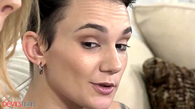Realta Anal, Trio Con Grosso Cazzo, Donne Con Il Cazzo, Hardcore Anale Trio, Donne Nane Lesbiche