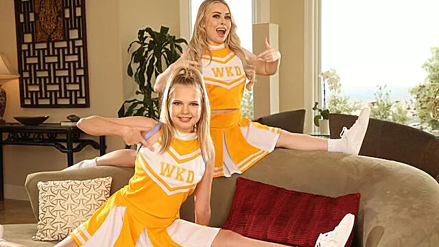 Teen 18 Wichst, Blondes Teen In Den Arsch, Grosser Naturbusen Draussen, Double Fingern Und Ficken