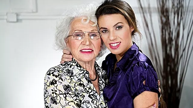 Reife Junger, Anal Arschlecken, Oma Haarig Anal, Oma Lesben, Lesbian Young Haarige, Teen Lesben