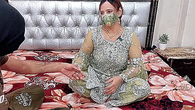 Dracitlemek, Eynəkli Minet, Qizmis Qiz Seks