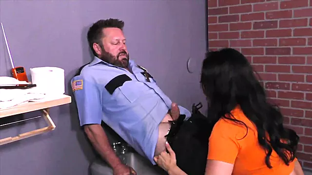 Gesichtssitzen, Gefangener Wird Rasiert
