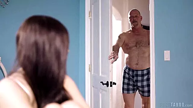 Dad's Lustful Encounter with Jojo & her Big Booty