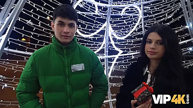 Beaute De Corps, Un Collant Sur Sa Bite, Elle Devant Sa Copine, Pov Bite Géante, Bite Trop Grosse Pour Sa Chatte