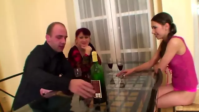 زن قحبه آماتور, فیلم لخت شدن بدون اماتور, خوردسال اماتور, جیگر بکن بکن, جلوی شوهر, زن قحبه خشن