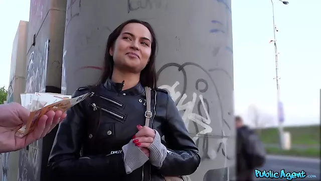 سکس و گرفتن مامن, سکس ایرانی تنگ, کس, شهوتی کردن کیر, بیرون شدن منی از کوس, ساک زدن عمومی, کیر تو جوراب شلواری