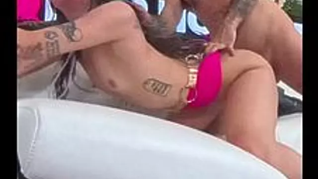 Eigenen Schwanz Lutschen Mit Sperma, Bruenette Fingering, Schöne Brüste, Tief Gefingert
