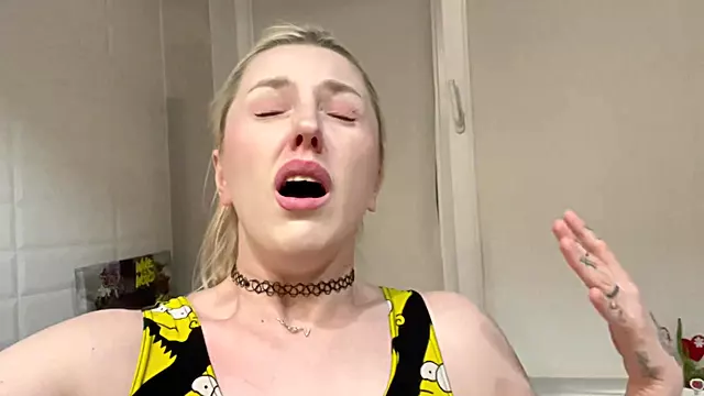 BLONDE AMATEUR IS SNEEZING AND HONKING EVERYWHERE