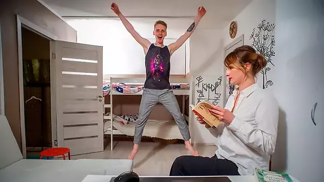 Leggins, Erster Handjob, Euter, Haarige Brust Deutscher, Brünette Milf, Brunette Lehrerin, Im Stehen In Den Arsch