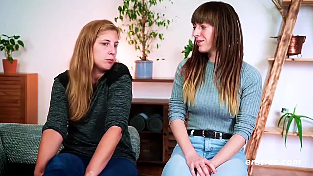 Deutsche Lesben, Deutsche Titten, Deutsch Spielzeug, Lesben Pussy, Kleine Titten Dessous, Unterwäsche Titten